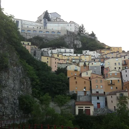 Giardino San Gerardo Maiella Vista Castello E Con Parcheggio Interno Privato E Gratuito Apartment Muro Lucano