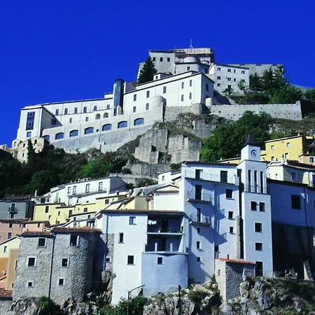 Giardino San Gerardo Maiella Vista Castello E Con Parcheggio Interno Privato E Gratuito *