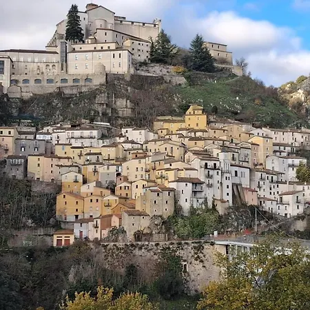 Giardino San Gerardo Maiella Vista Castello E Con Parcheggio Interno Privato E Gratuito *