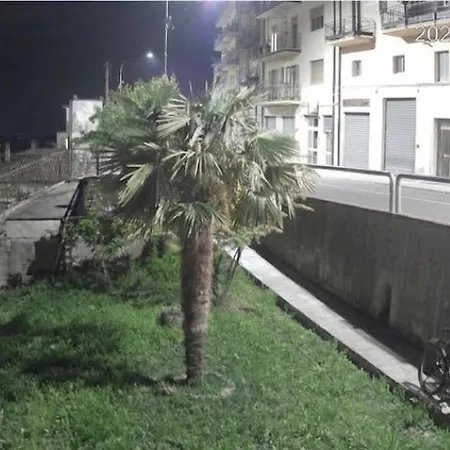 Giardino San Gerardo Maiella Vista Castello E Con Parcheggio Interno Privato E Gratuito